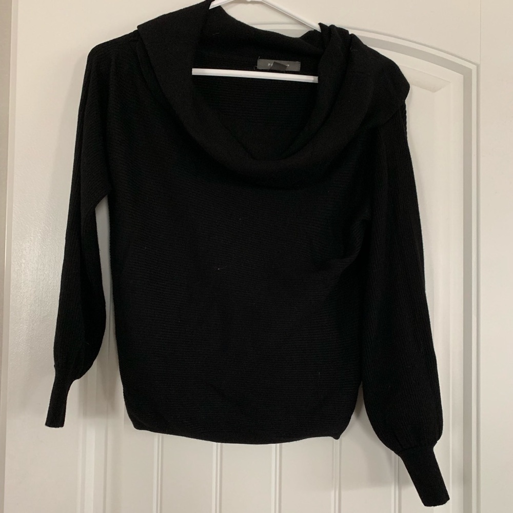 Primark black shoulder sweater size M worn once!